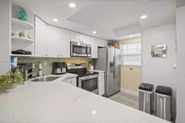 Lauderdale By The Sea, FL 33308,4540 N Ocean Dr #104