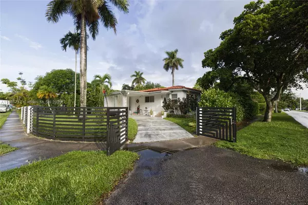 North Miami, FL 33161,795 NE 146 St