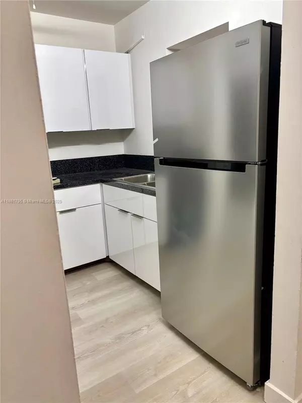 Hallandale Beach, FL 33009,300 Golden Isles Dr #317