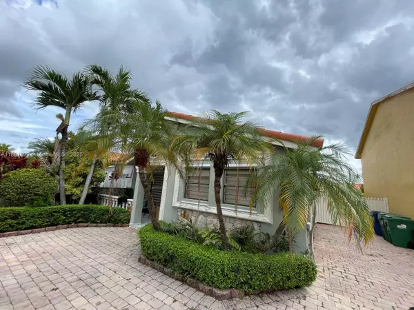 9922 SW 2nd St #B, Miami, FL 33174