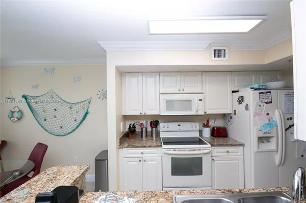 Cutler Bay, FL 33189,21100 SW 87th Ave #204