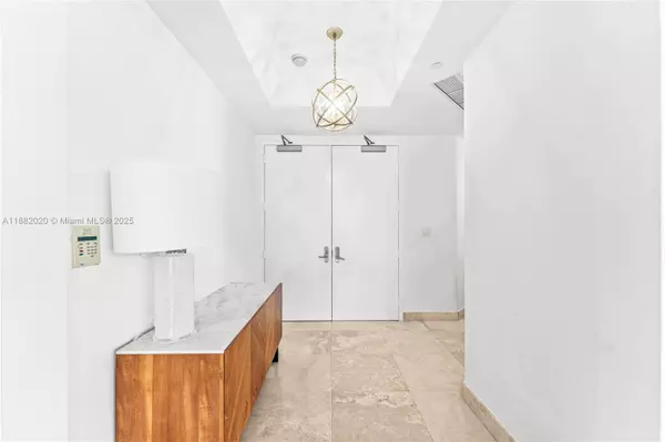 Sunny Isles Beach, FL 33160,16047 Collins Ave #404