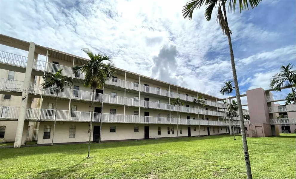 2800 NW 56th Ave #A202, Lauderhill, FL 33313