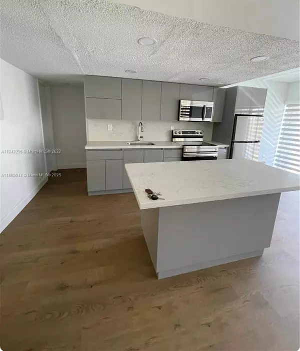 Miami, FL 33174,9331 SW 4th St #216B