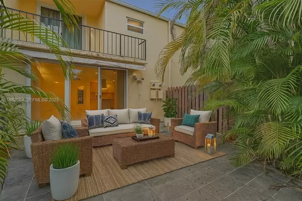 2220 NE 11th St, Hallandale Beach, FL 33009