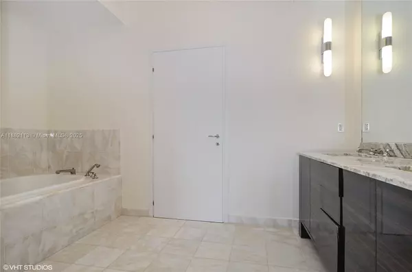 Miami Beach, FL 33139,50 S Pointe Dr #1405