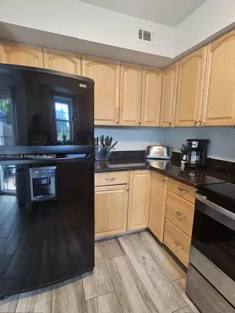 Pompano Beach, FL 33062,2708 NE 14th St Cswy #6