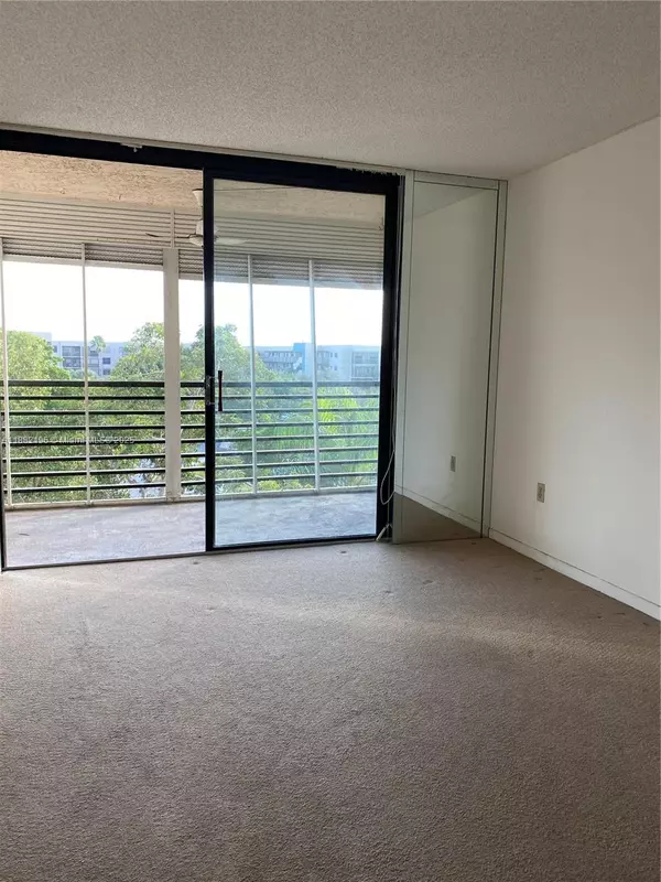 Pembroke Pines, FL 33026,1100 Colony Point Cir #518