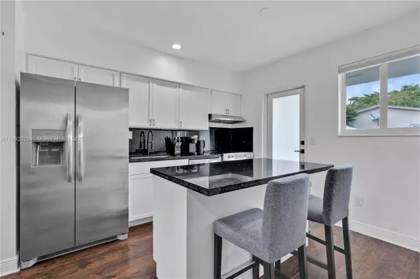 Biscayne Park, FL 33161,1001 NE 110th St #1001