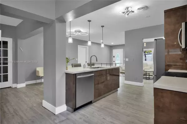North Miami Beach, FL 33162,810 NE 182nd St