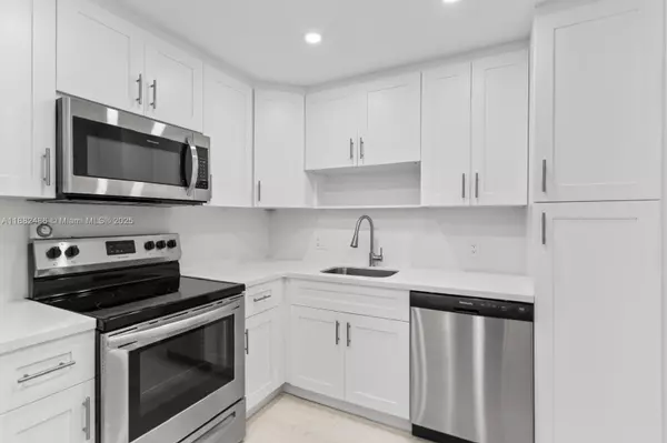 Hollywood, FL 33019,3800 S Ocean Dr #1815