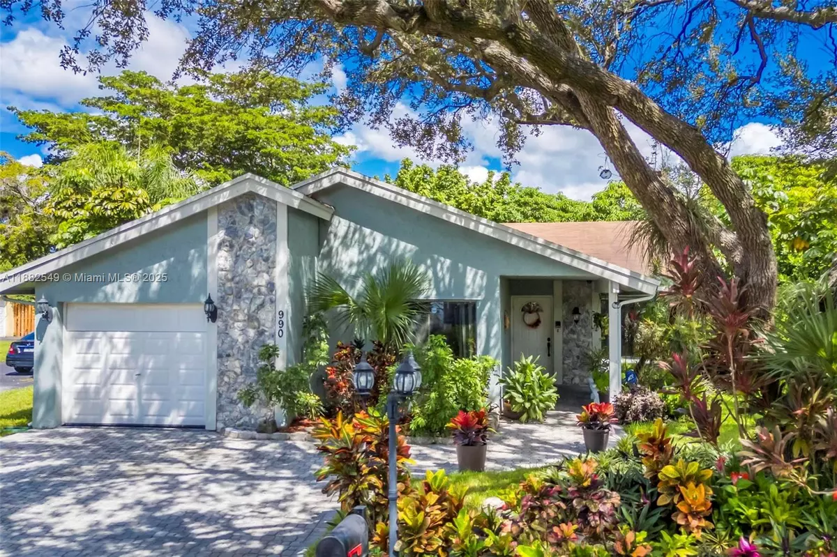 Plantation, FL 33324,990 NW 89th Ave