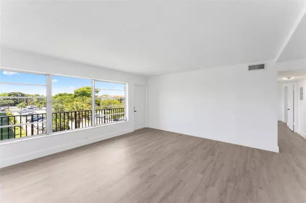 Miami, FL 33162,1400 NE 169th St #303