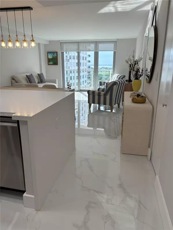 Miami Beach, FL 33140,5701 Collins Ave #1203