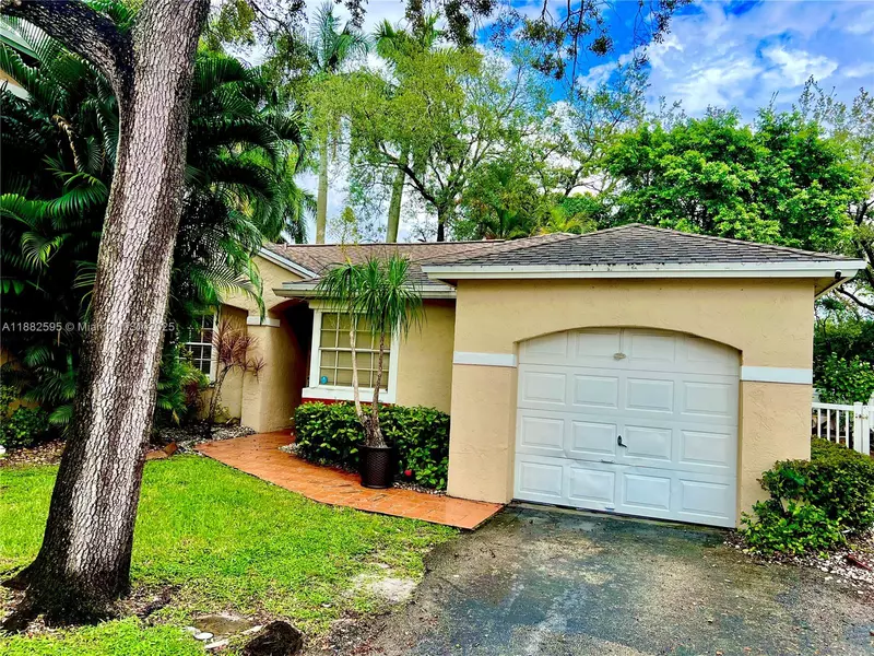 11904 NW 12th St, Pembroke Pines, FL 33026