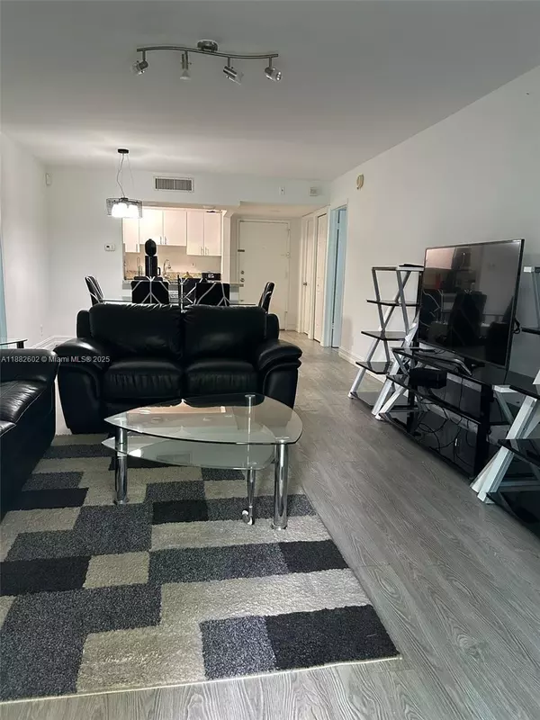 Weston, FL 33326,100 Lakeview Dr #207