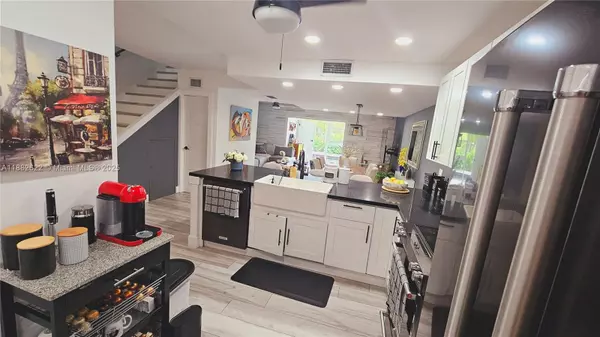 North Miami Beach, FL 33160,3745 NE 171st St #75