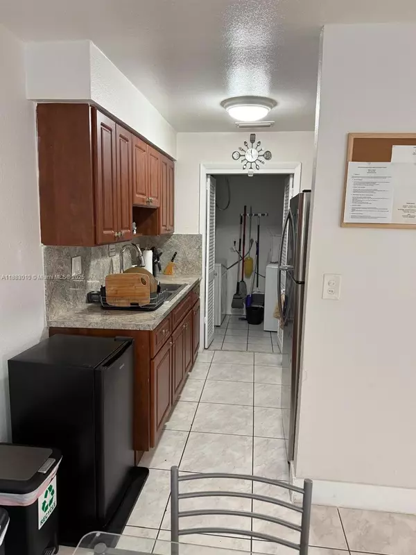 Fort Lauderdale, FL 33315,824 SW 12th Ct #824