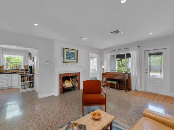 West Palm Beach, FL 33405,230 Beverly Rd