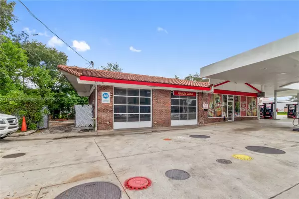 Plantation, FL 33317,5271 W Broward Blvd