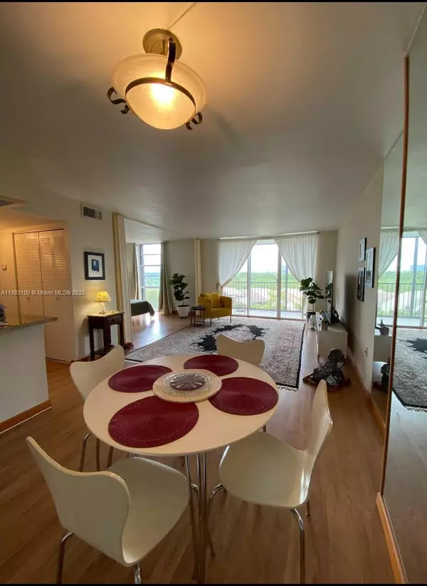 North Miami, FL 33181,2500 NE 135th St #B506