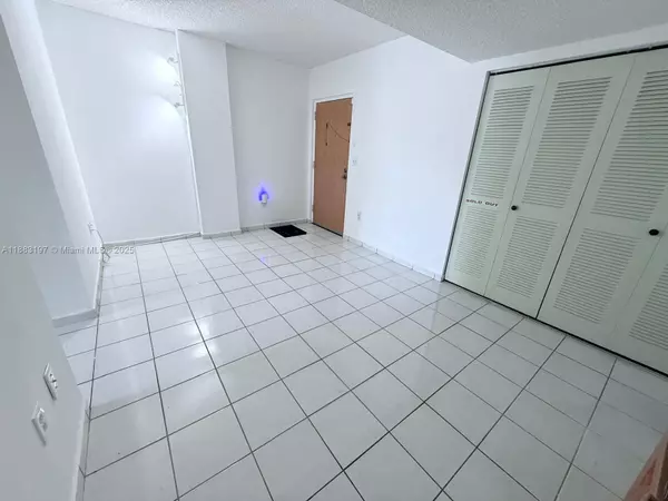 Miami, FL 33126,300 NW 42nd Ave #109