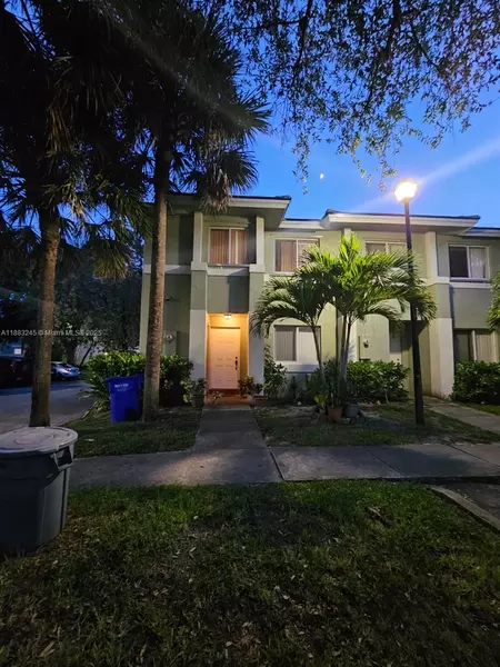 126 Hidden Ct Rd #27-D, Hollywood, FL 33023