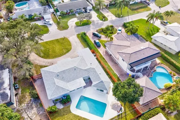 465 NW 11th St, Boca Raton, FL 33432
