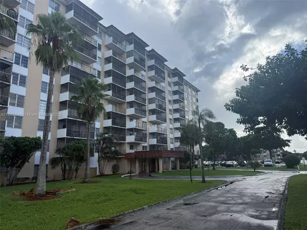 4174 Inverrary Dr #604, Lauderhill, FL 33319