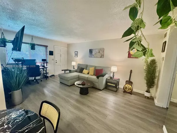 Hollywood, FL 33020,1431 S 14th Ave #111