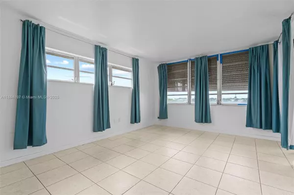 Miami, FL 33179,1750 NE 191st St #700-1