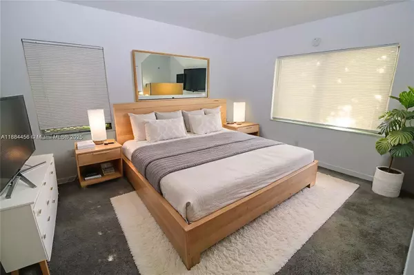 1139 NE 10th Ave #1, Fort Lauderdale, FL 33304