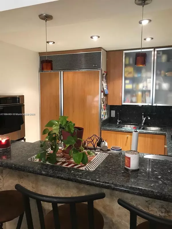 Doral, FL 33166,8290 Lake Dr #214