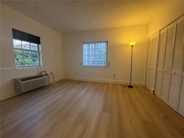 Miami Beach, FL 33141,7734 Abbott Ave #204