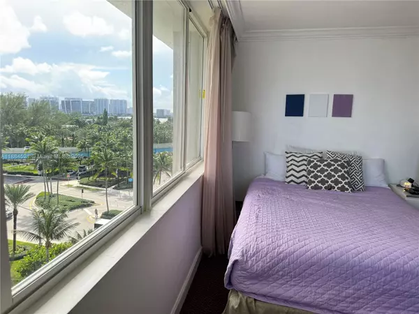 Sunny Isles Beach, FL 33160,19201 Collins Ave #644
