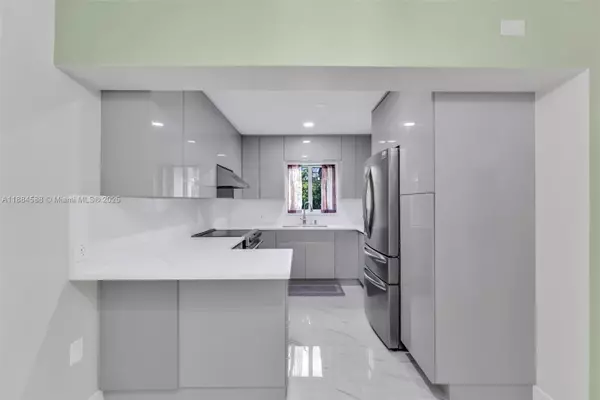 Hollywood, FL 33024,7557 Farragut St