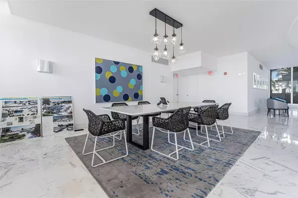 Miami Beach, FL 33139,1000 West Ave #432