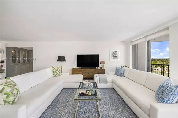 Miami Beach, FL 33140,5660 Collins Ave #8D