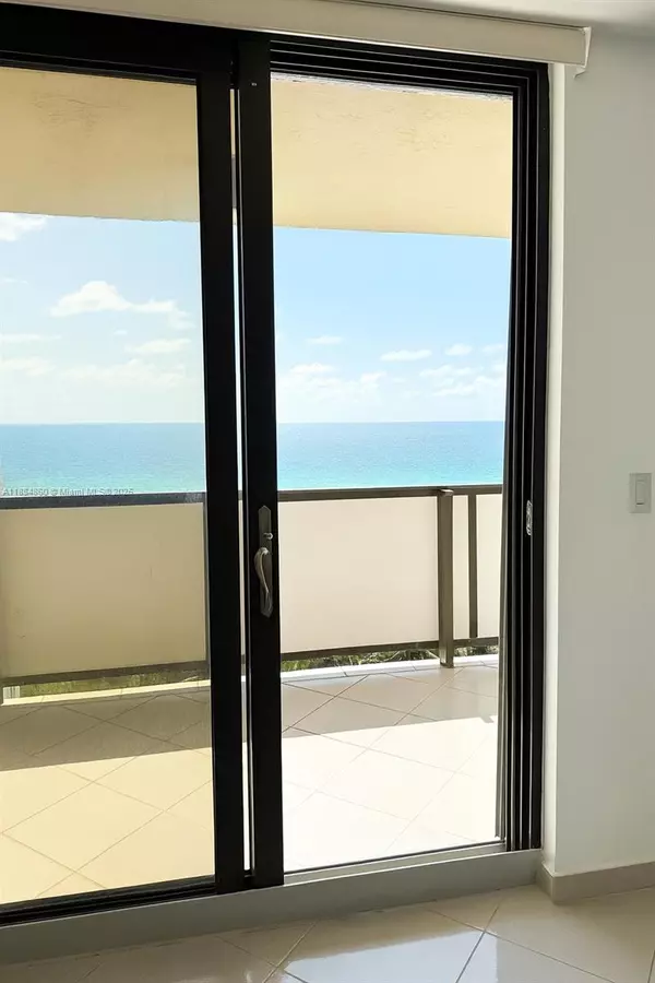 1623 Collins Ave #PH1014, Miami Beach, FL 33139