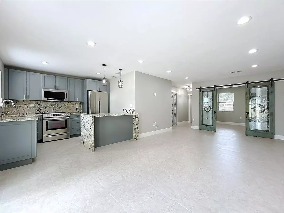 Miami, FL 33183,13804 Kendale Lakes Dr #13804