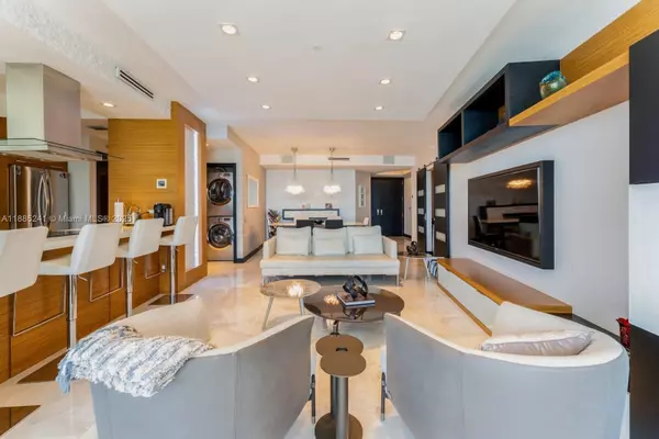 Miami, FL 33131,808 Brickell Key #1406