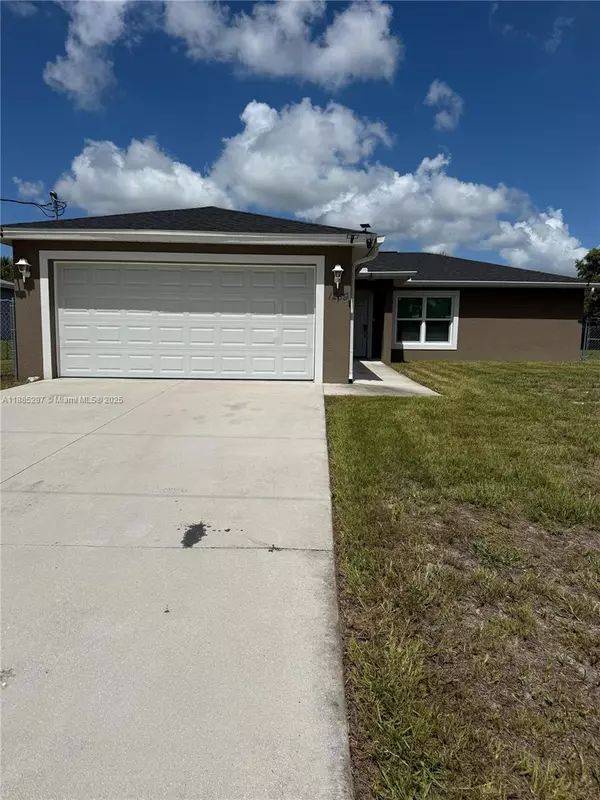 1209 Banjo CT #0, La Belle, FL 33935