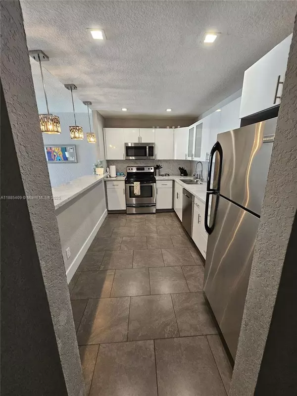 Sunny Isles Beach, FL 33160,19370 Collins Ave #1502