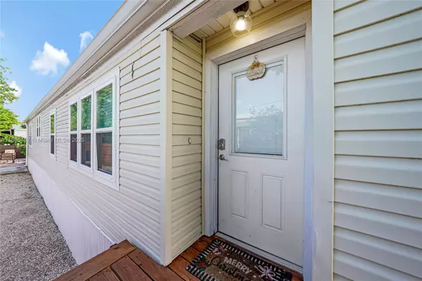 Key Largo, FL 33037,945 Plantation Rd #945