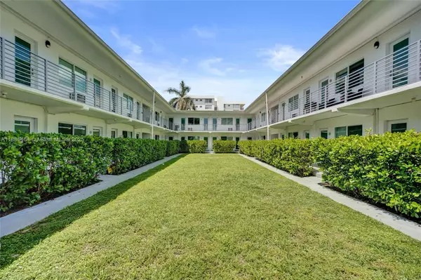 Bay Harbor Islands, FL 33154,9270 E Bay Harbor Dr #4B