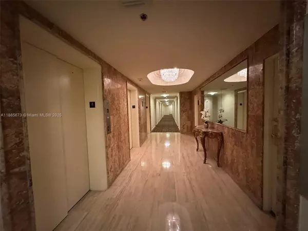 Coral Gables, FL 33134,700 Biltmore Way #418