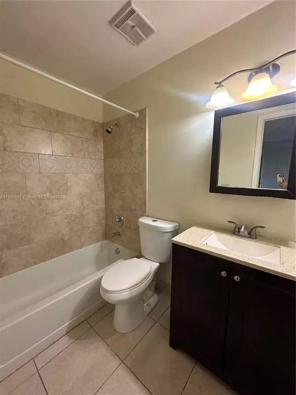 Pompano Beach, FL 33069,1231 SW 46th Ave #504