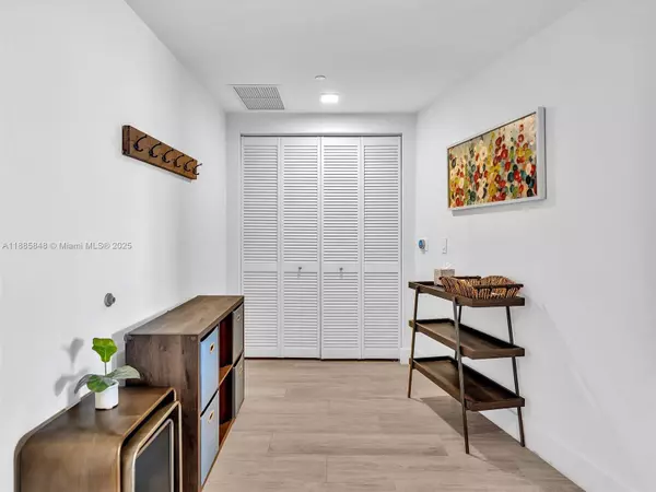 Miami, FL 33137,121 NE 34th St #3114