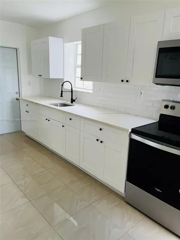 Miami Beach, FL 33141,1935 Marseille Dr #3