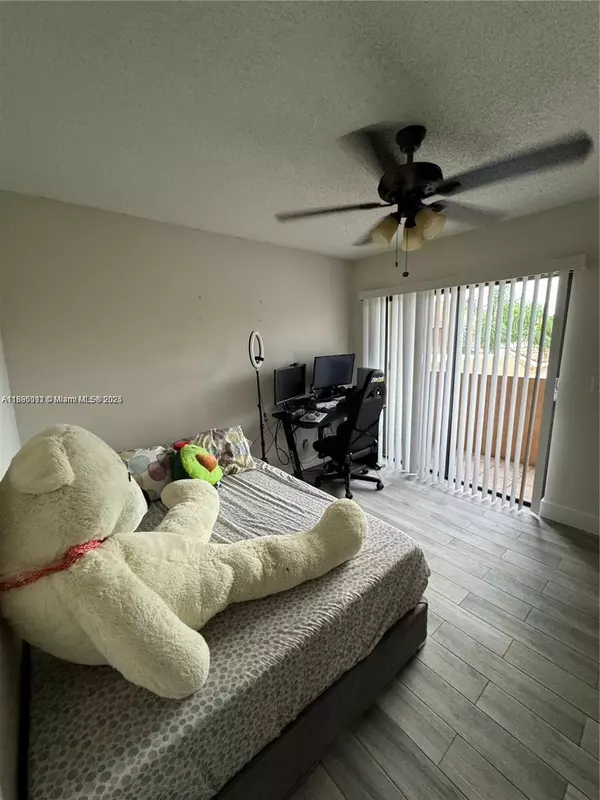 Pembroke Pines, FL 33025,12032 S Las Palmas Dr